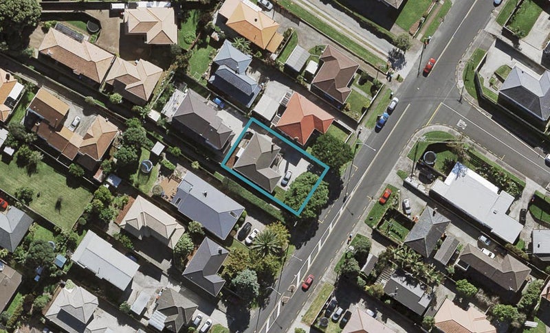 43 Hayr Road, Three Kings, Auckland - Carousel 1