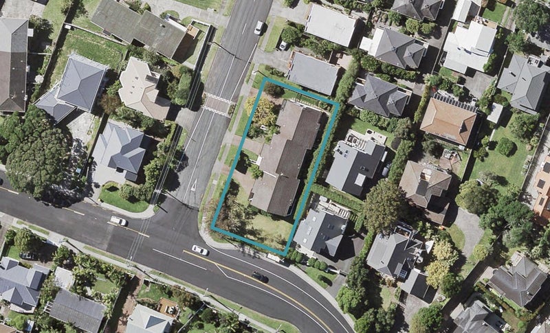 1/1 Seaview Road, Milford, Auckland - Carousel 1