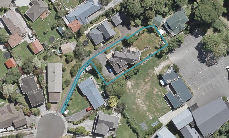 13 Clinker Grove, Silverstream, Upper Hutt - Carousel 1