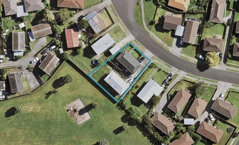 8 De Bloge Place, Clendon Park, Auckland - Carousel 1