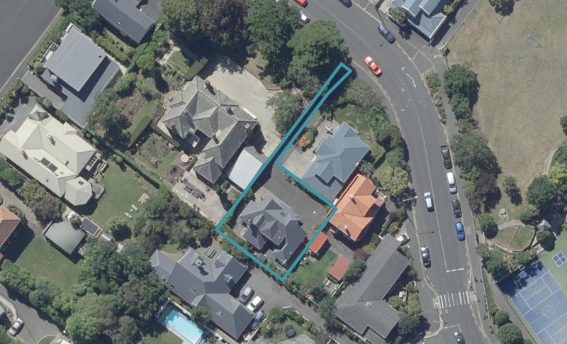 26 Balmacewen Road, Maori Hill, Dunedin - Carousel 1