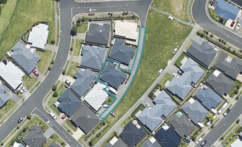 8 Capstan Close, Pyes Pa, Tauranga - Carousel 1