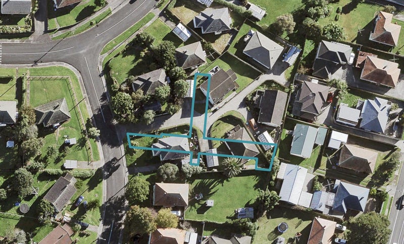 8 Ofanoa Lane, Mount Roskill, Auckland - Carousel 1