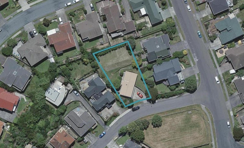 4 Cullen Place, Tawa, Wellington - Carousel 1