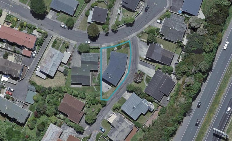 14 Burdendale Grove, Churton Park, Wellington - Carousel 1