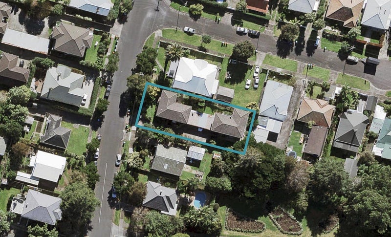 2/57 Aroha Avenue, Sandringham, Auckland - Carousel 1