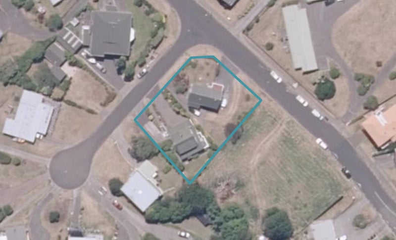 1 Earle Place, Acacia Bay, Taupo - Carousel 1