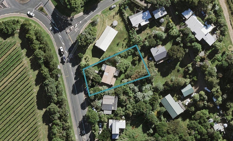 3 Causeway Road, Surfdale, Waiheke Island - Carousel 1