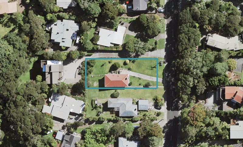 52 Woodfern Crescent, Titirangi, Auckland - Carousel 1