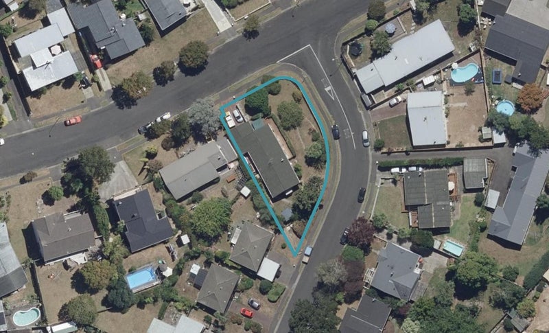 17 Sunnyhills Avenue, Glenview, Hamilton - Carousel 1