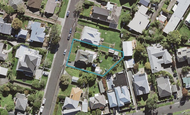 25 Clarence Road, Northcote Point, Auckland - Carousel 1