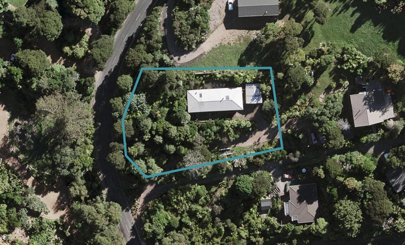 16 Te Toki Road, Ostend, Waiheke Island - Carousel 1
