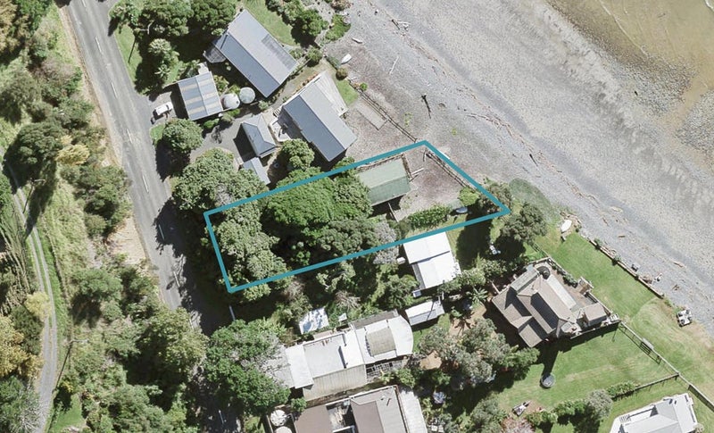 1816 East Coast Road, WHAKATIWAI, MIRANDA - Carousel 1