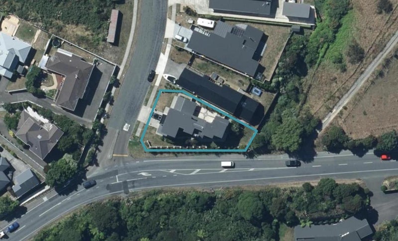 2 Mo Street, Camborne, Porirua - Carousel 1