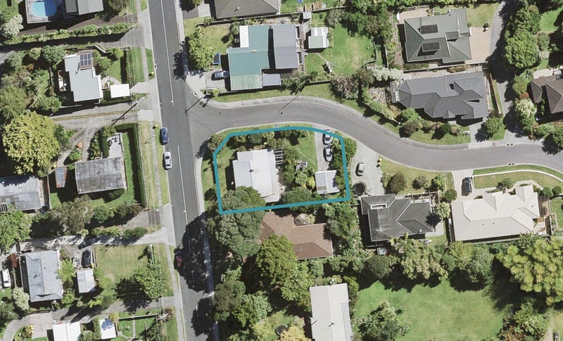 1 Greenwoods Close, Titirangi, Auckland - Carousel 1