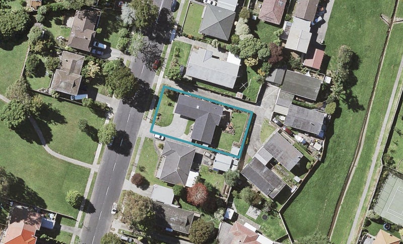 10 Mirrabooka Avenue, Botany Downs, Auckland - Carousel 1