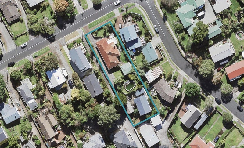 2 West Lynn Road, Titirangi, Auckland - Carousel 1