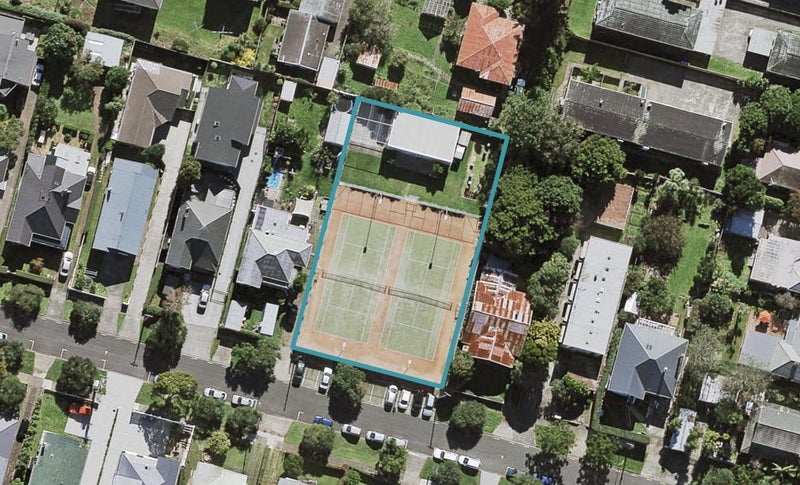 2/9 Grove Road, Devonport, Auckland - Carousel 1