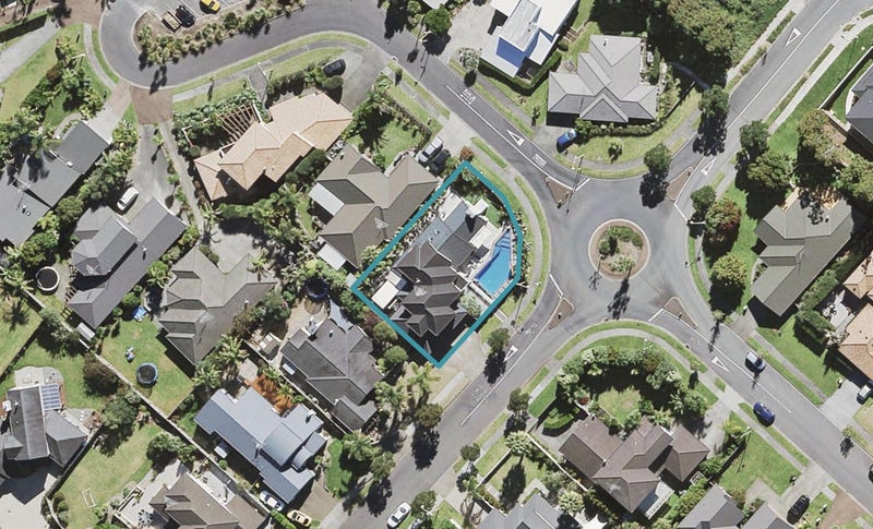 68 Admirals Drive, GREENHITHE, AUCKLAND - Carousel 1