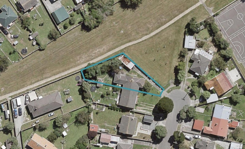 6 Sellers Grove, Taita, Lower Hutt - Carousel 1