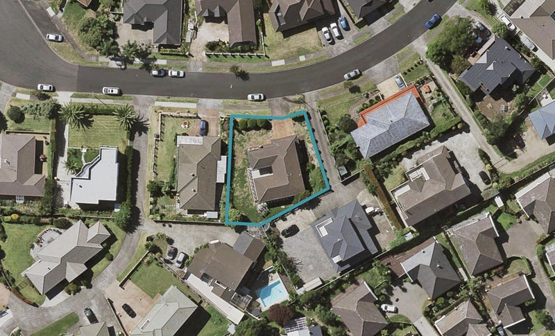 24 Ewhurst Place, Goodwood Heights, Auckland - Carousel 1