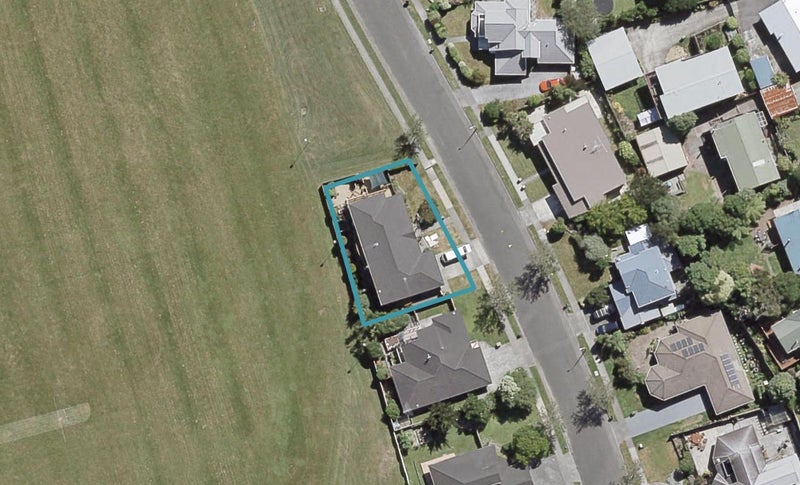 1A Clearwater Terrace, Brown Owl, Upper Hutt - Carousel 1