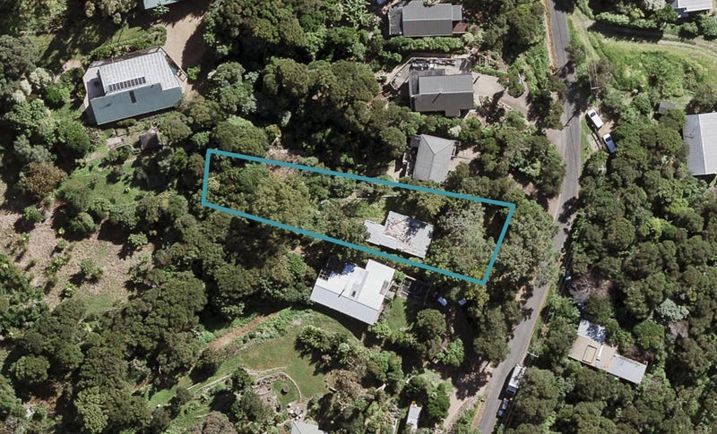 19 Albert Crescent, Ostend, Waiheke Island - Carousel 1