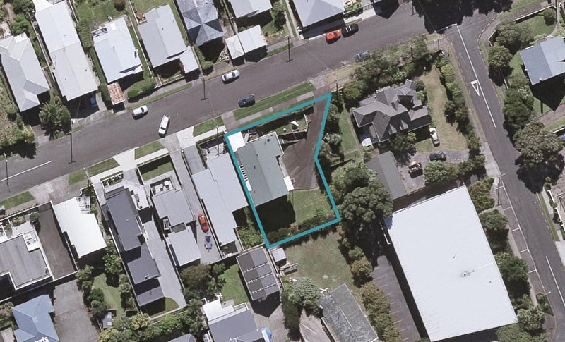 198 Gill Street, Strandon, New Plymouth - Carousel 1