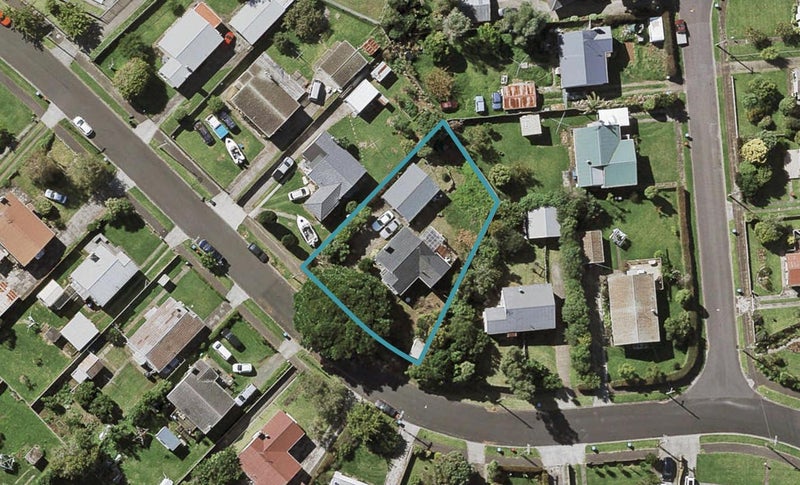 18 Taratoa Street, Point England, Auckland - Carousel 1