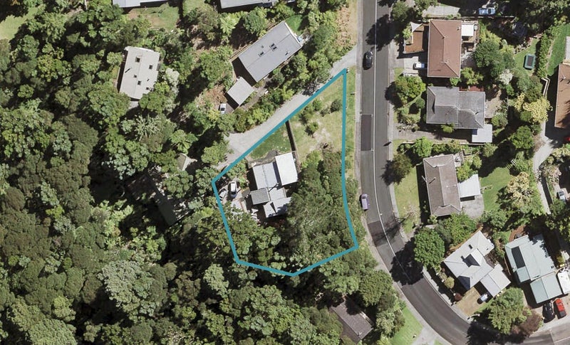 32 Daffodil Street, Titirangi, Auckland - Carousel 1