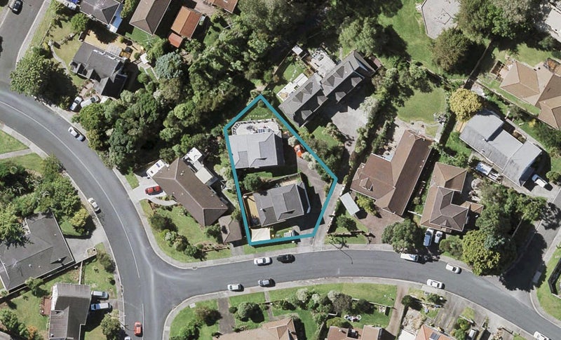 1/13 Landsberg Way, Windsor Park, Auckland - Carousel 1