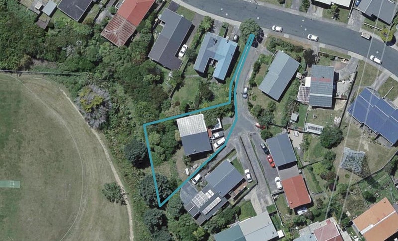 15B Colchester Crescent, Newlands, Wellington - Carousel 1
