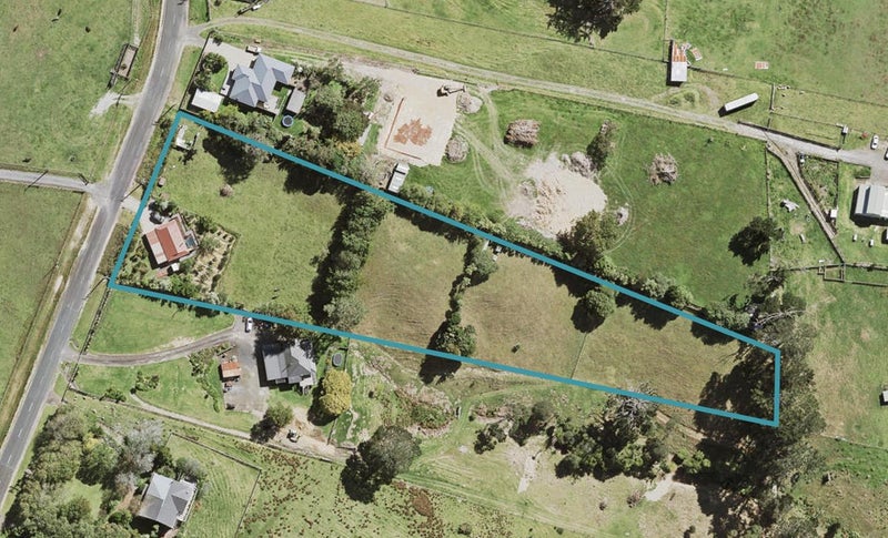 19 Amreins Road, Waitakere, Henderson - Carousel 1