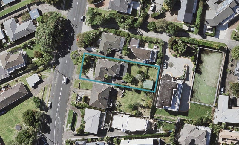95 East Coast Road, Castor Bay, Auckland - Carousel 1