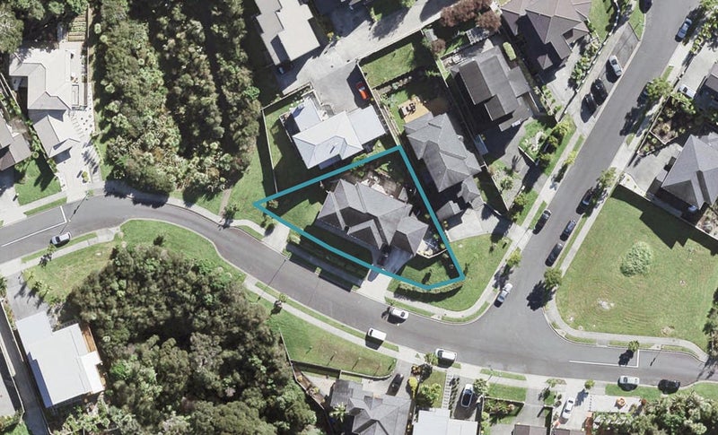 13 Borneo Drive, Fairview Heights, Auckland - Carousel 1
