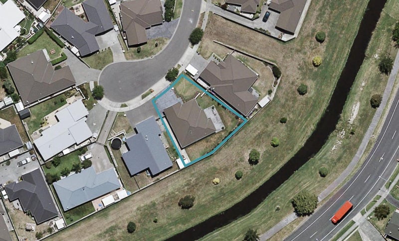17 Milford Place, Poraiti, Napier - Carousel 1