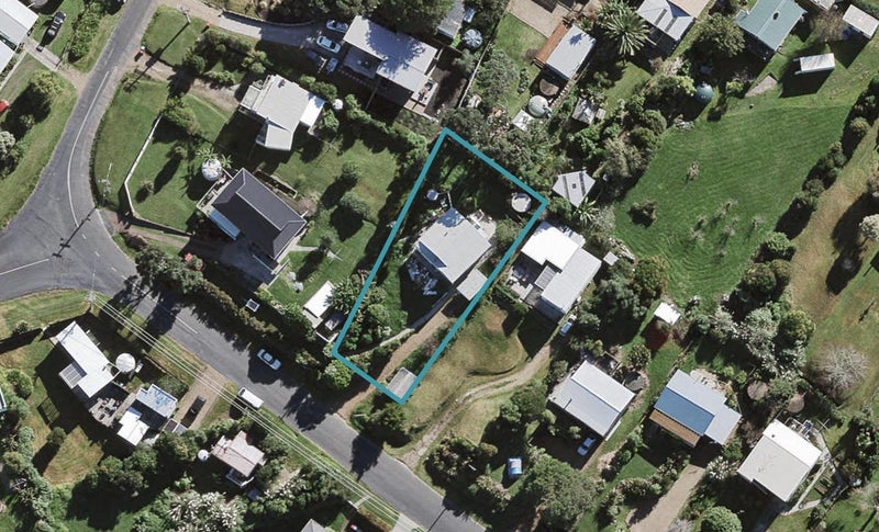 15 Alison Road, Surfdale, Waiheke Island - Carousel 1