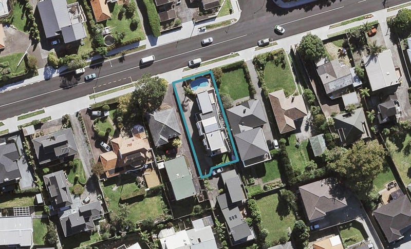 11 Pupuke Road, Birkenhead, Auckland - Carousel 1