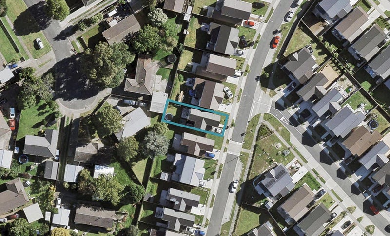15 Tonuitanga Street, Weymouth, Auckland - Carousel 1