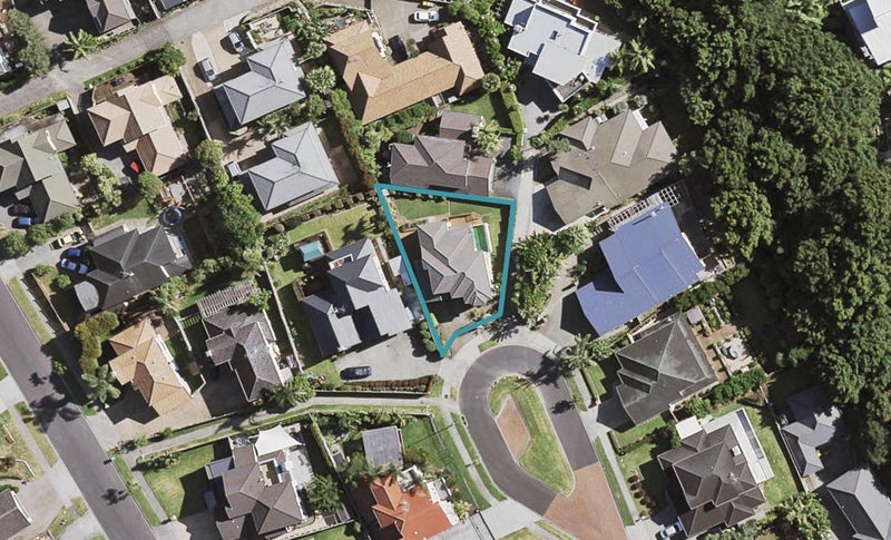 32 Phoenicia Court, The Gardens, Auckland - Carousel 1