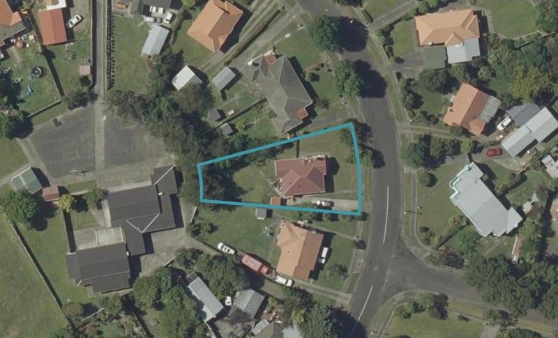 10 Savage Crescent, West End, Palmerston North - Carousel 1