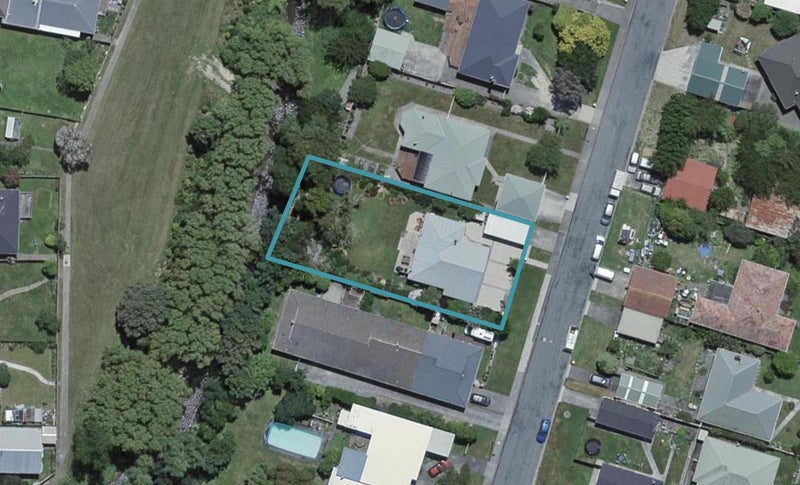 5 Rossiter Street, Tawa, Wellington - Carousel 1