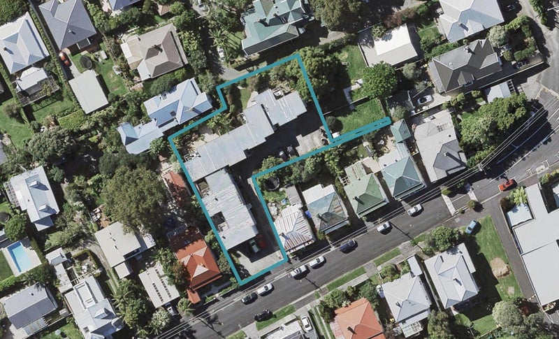 2/7 Owens Road, Devonport, Auckland - Carousel 1