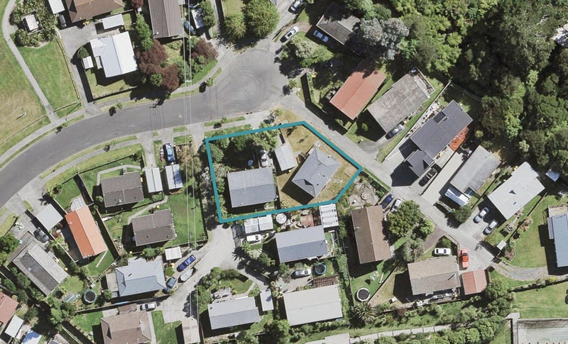 63 Meadowvale Rise, Titirangi, Auckland - Carousel 1