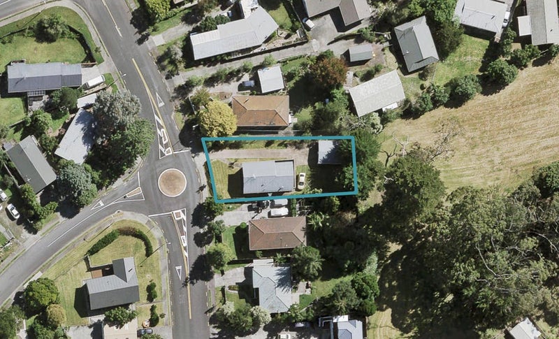 13 Garton Drive, Massey, Auckland - Carousel 1