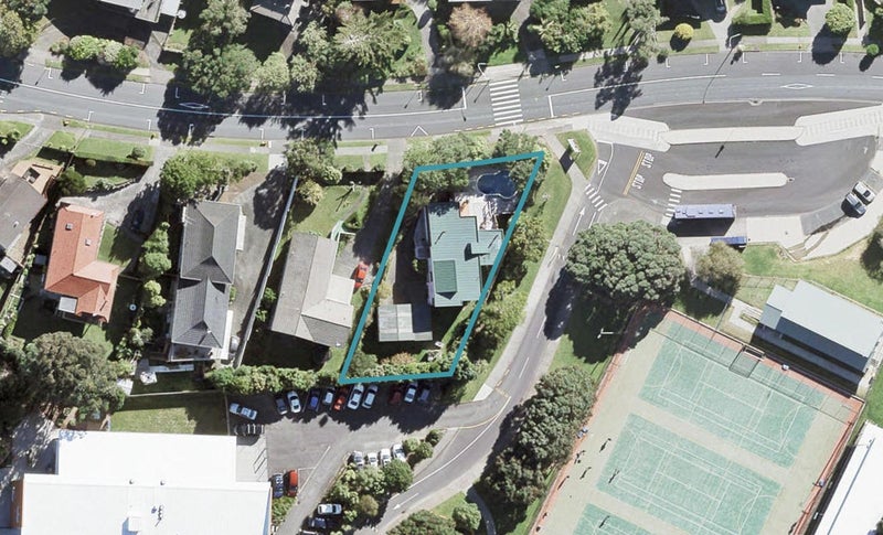 8 Sartors Avenue, Northcross, Auckland - Carousel 1