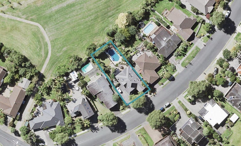 25 Bayside Drive, Browns Bay, Auckland - Carousel 1