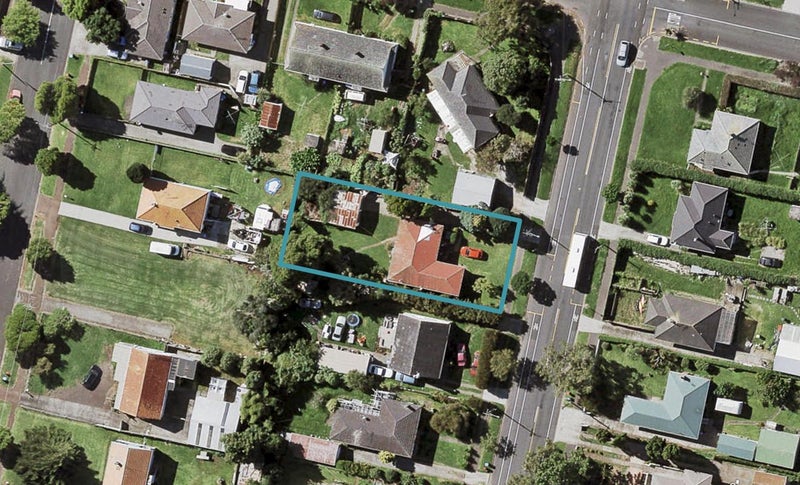 29 Erima Avenue, Point England, Auckland - Carousel 1