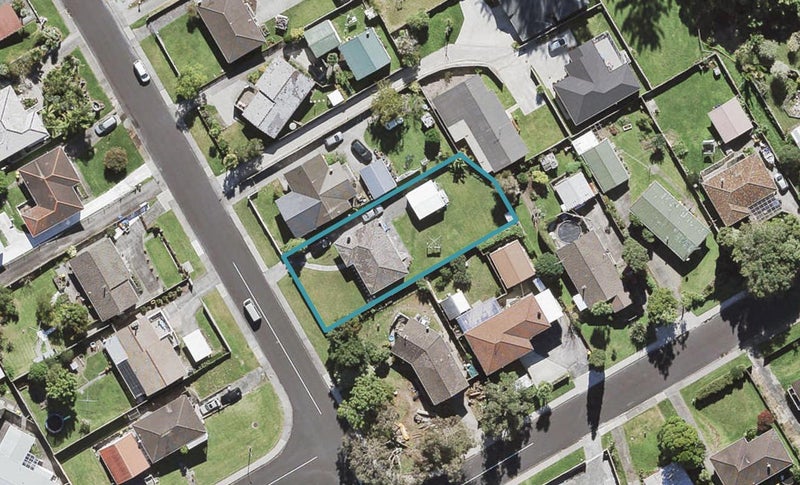 29 Thornlow Street, Glendene, Auckland - Carousel 1