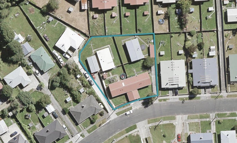 42 Delaney Drive, Stokes Valley, Lower Hutt - Carousel 1